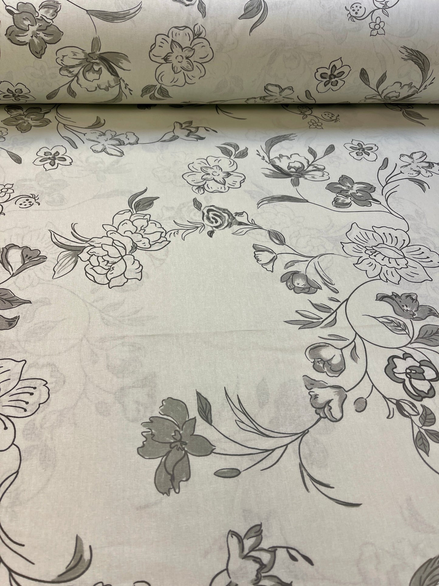 Image with 100% cotton fabric - gray flowers on a grayish background 220cm 146 g/m² – available at Charlotte's fabrics