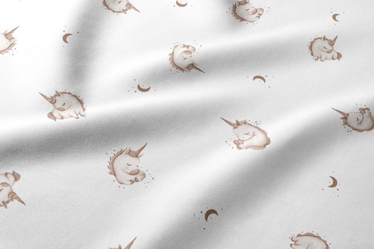 txt
Image en tissu 100 % coton - licorne 125 g/m – disponible chez Šarlotes audumi