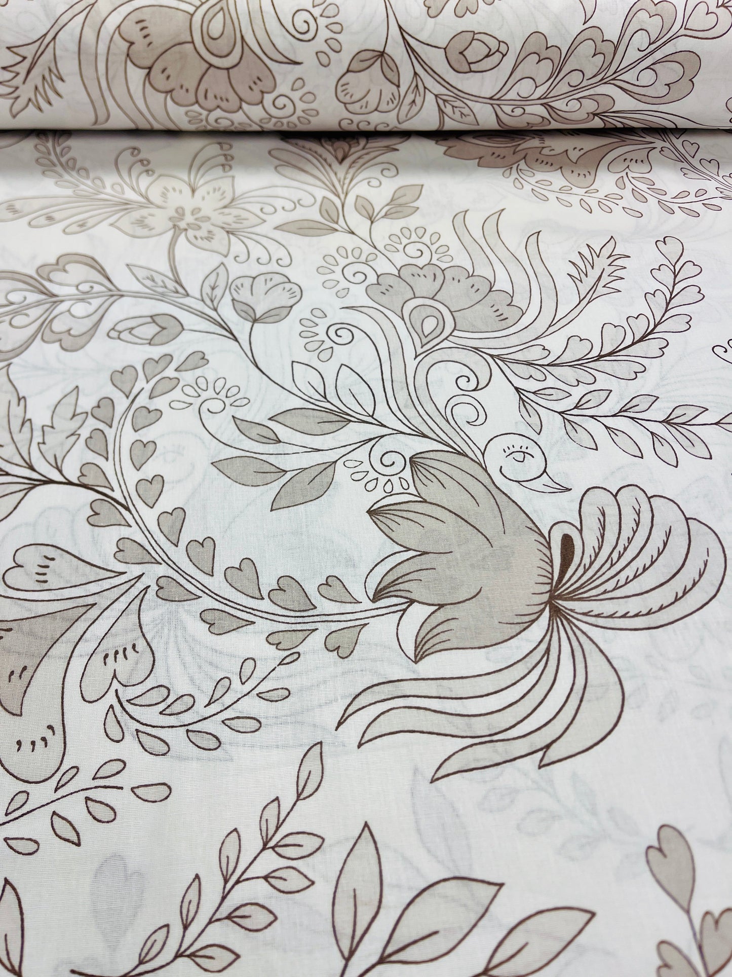 100% Cotton fabric - floral outlines 220 cm 125 g/m²