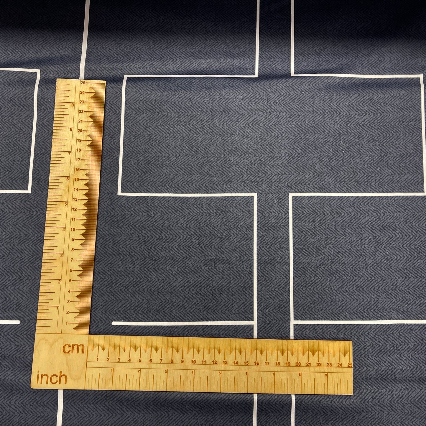 100% Baumwollsatin - geometrisches Muster 220 cm 125 g/m²