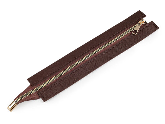 Bag zipper with faux leather trim – brown