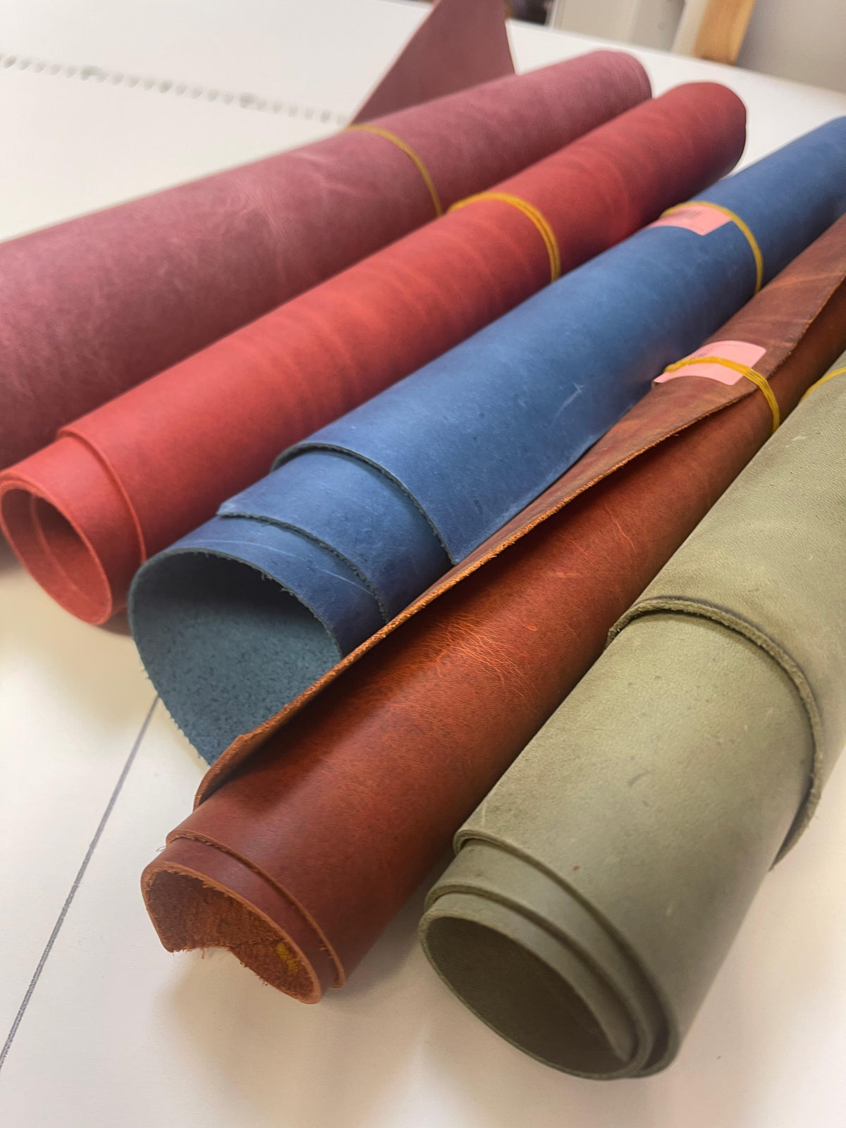 Image with 5. Natural Crazy Horse leather, durable, flexible and characterized by its vintage look. 1.2–1.5 mm – available online at Charlotte's Fabrics