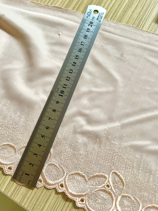 Izšūta mežģīne 20 cm-gaiši bēšs