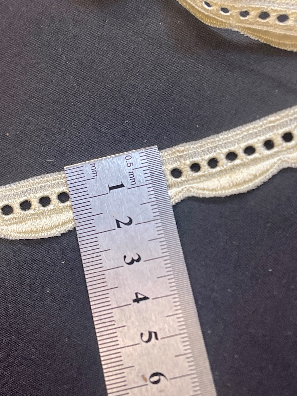 Mežģīne 2 cm-šampanieša