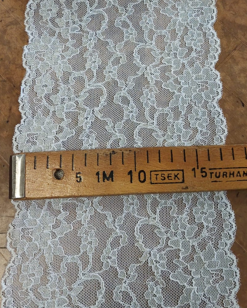 Elastīga mežģīne 17 cm- balta