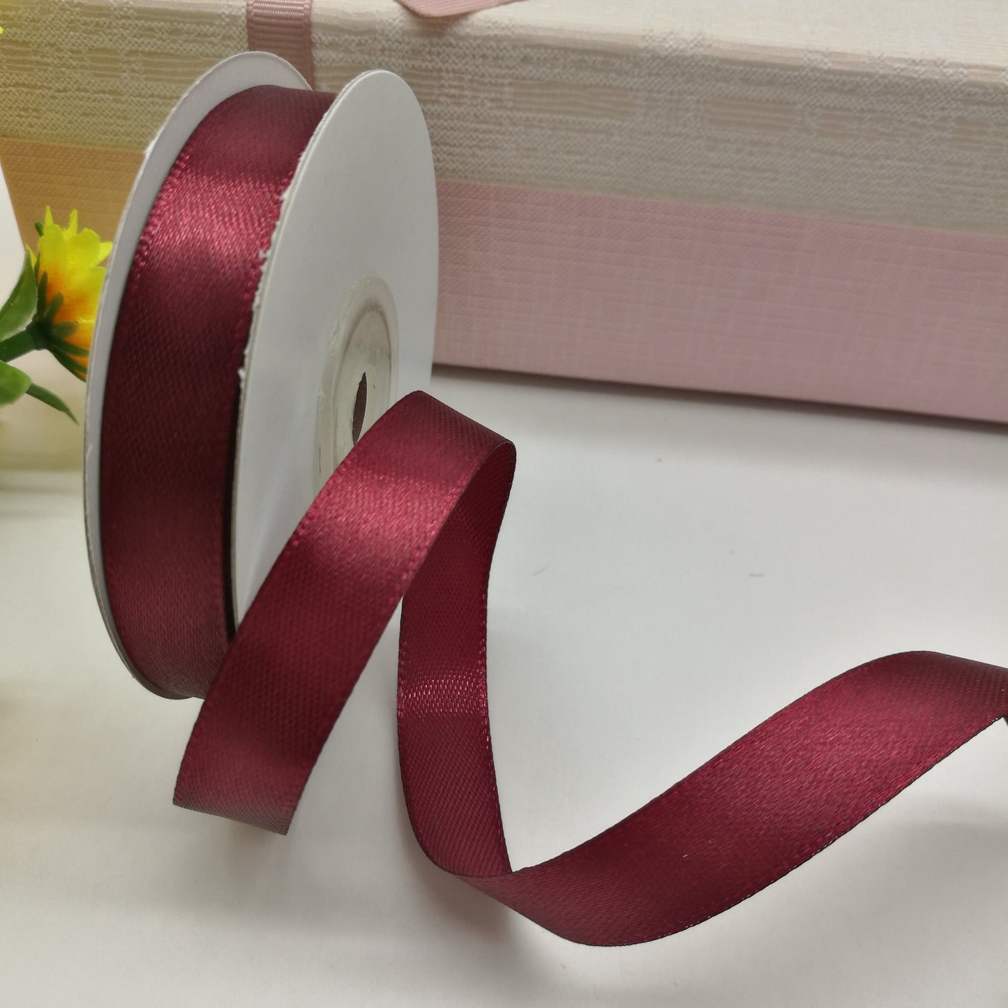 Ruban de satin bordeaux 38 mm (pack de 25 m)