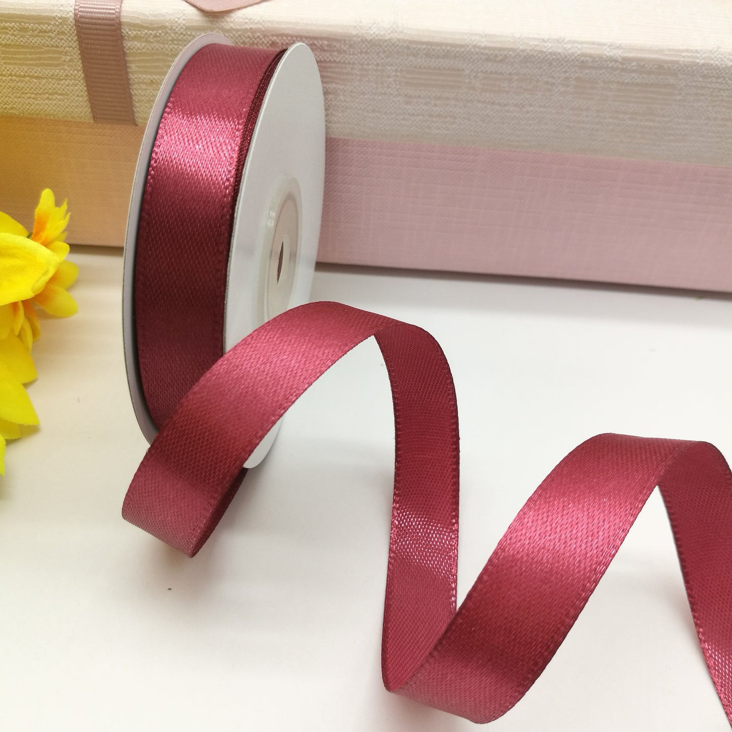 alt
Atlas ribbon - Victorian pink 25 mm (pack of 25 m)