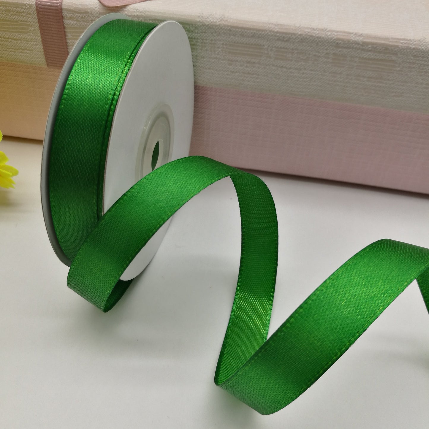 alt
Ruban satiné vert 32 mm (lot de 25 m)
