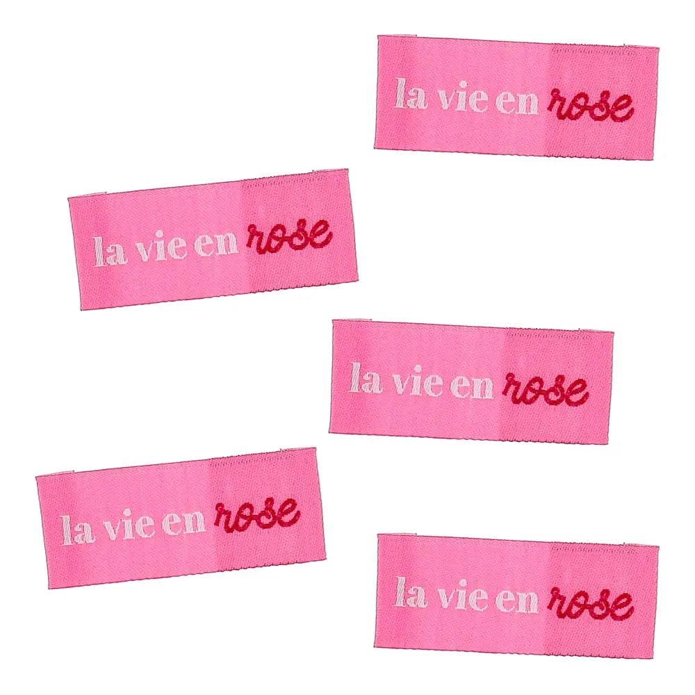 Bohin sew-in clothing labels “La vie en rose” — look at life through rose-colored glasses — 2 × 5 cm, 4 pcs — available online at Šarlotes audumi