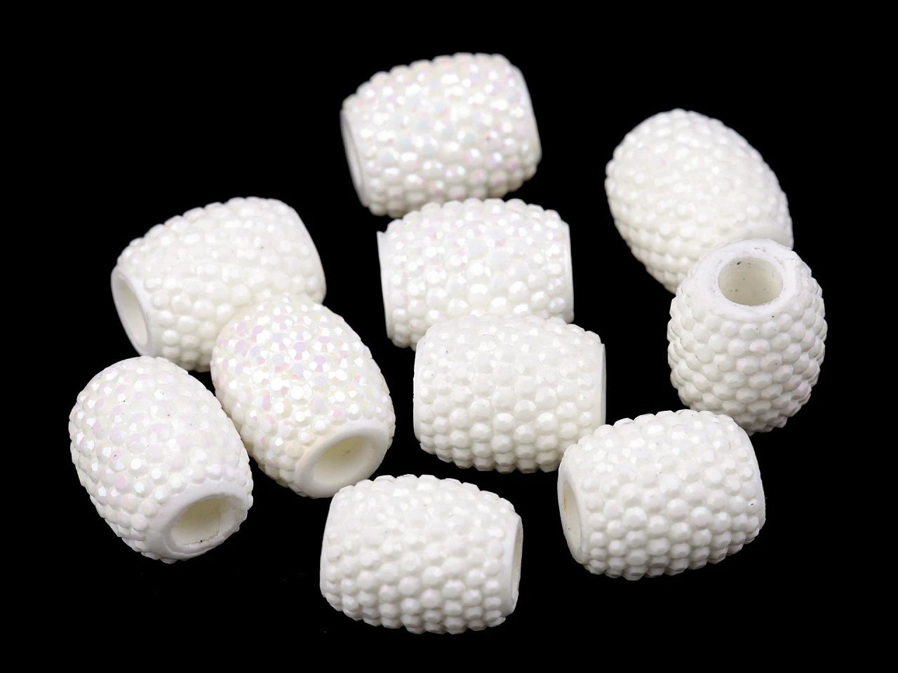 Image avec perles décoratives brillantes à grand trou 13×15 mm – disponible chez Šarlotes audumi