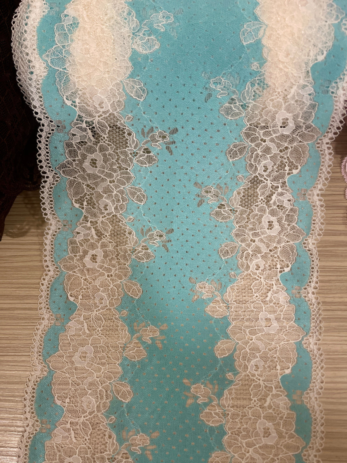 Image with elastic lace, 22 cm, lagoon blue – available online at Šarlotes audumi
