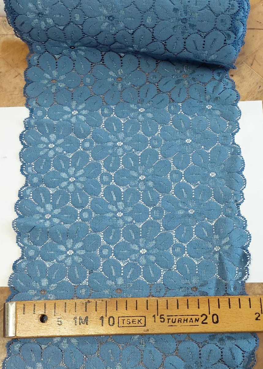 Bild mit elastischer Spitze 24 cm – rauchblau – erhältlich bei Šarlotes audumi