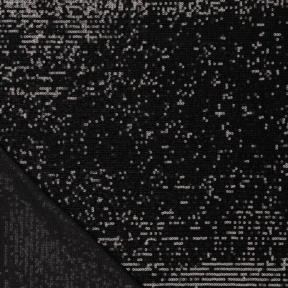 Image du tissu à paillettes noir 285 g/m² – disponible chez Šarlotes audumi