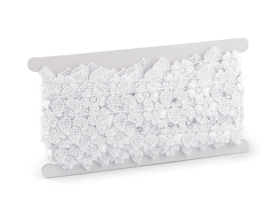 Image of guipure lace / trim with floral pattern – 35 mm, white – available at Šarlotes audumi