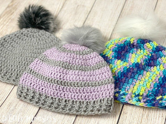 Faux fur pom-pom with loop Ø11 cm - blue-gray