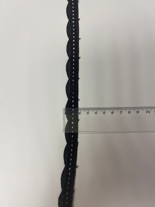 Attēls ar Mežģīne 2 cm-melna – pieejams internetā Šarlotes audumi
