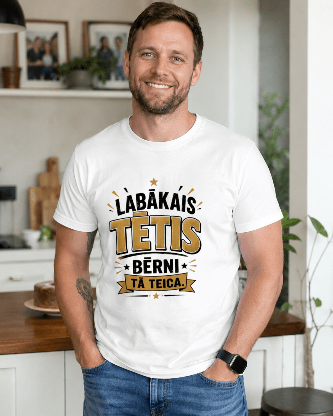 Image du T-shirt en coton bio « Le meilleur papa – ce sont les enfants qui l’ont dit ! » – disponible en ligne chez Šarlotes audumi