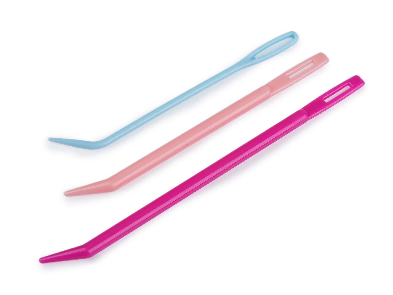 Image of plastic needles with bent tip, 3 pcs. (various sizes) – available at Šarlote's Fabrics