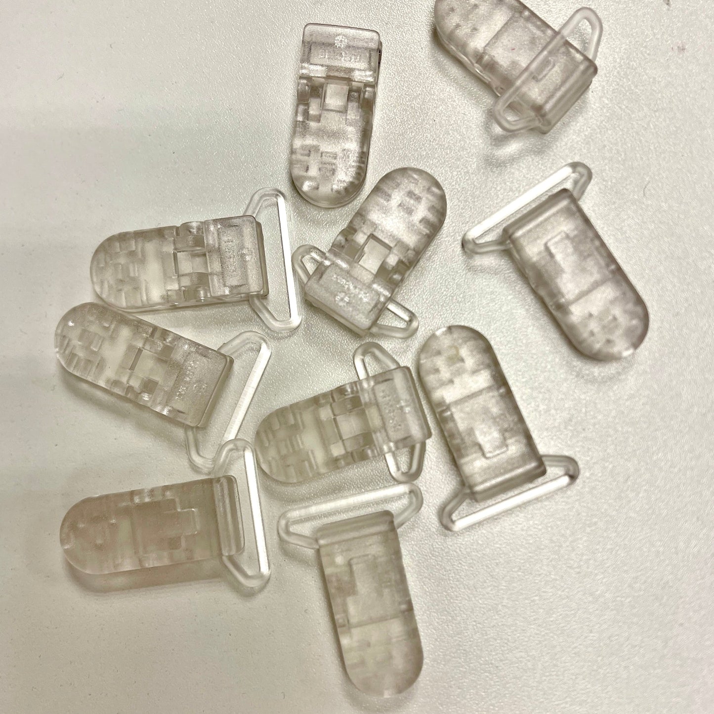 Clip en plastique 20 mm - transparent| paquet de 5 pièces.