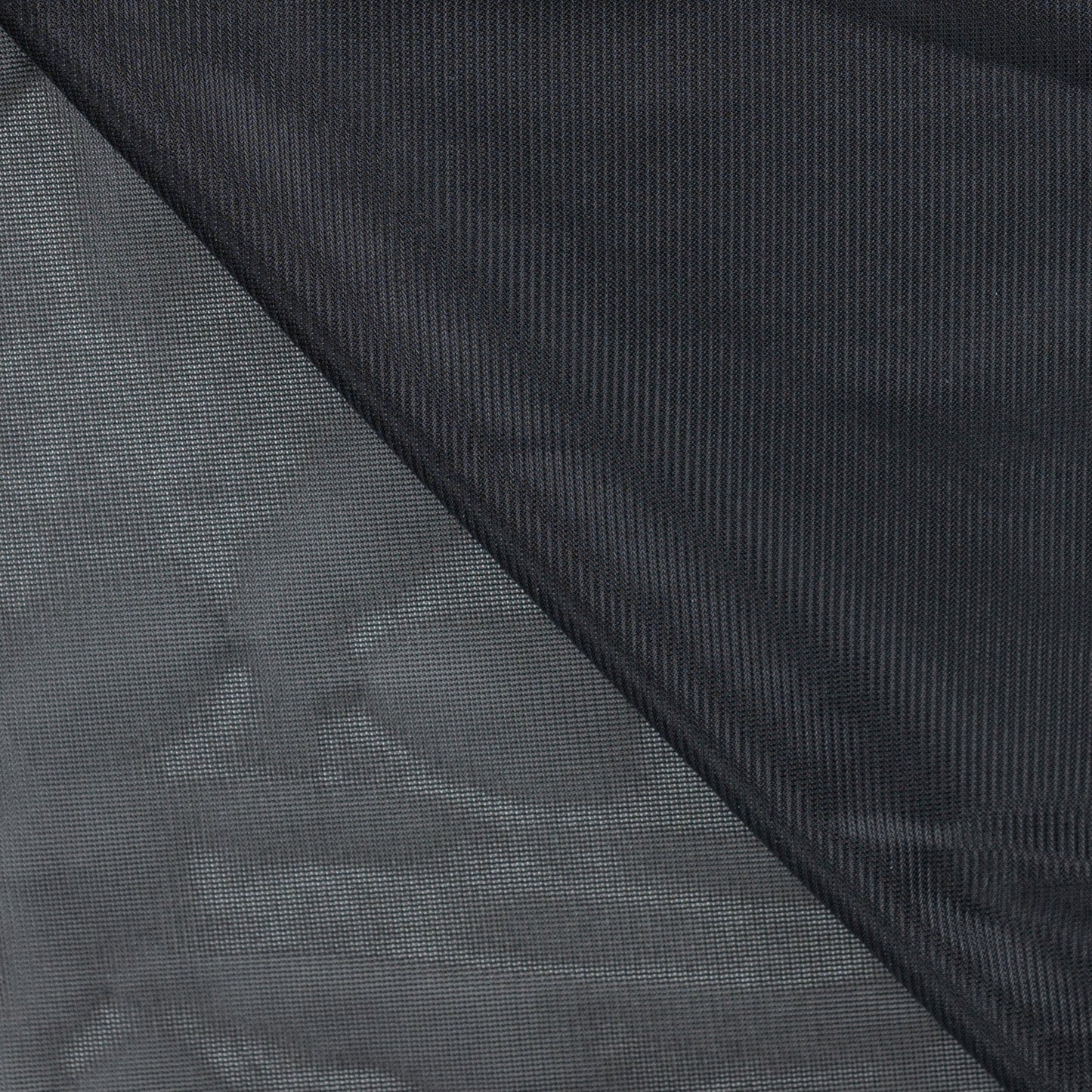Image du tissu de doublure en jersey noir – disponible en ligne chez Šarlotes audumi