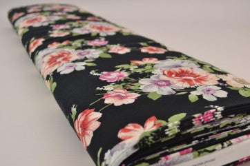 100% Viskose-Stoff – Blumen auf Schwarz 100 g/m²