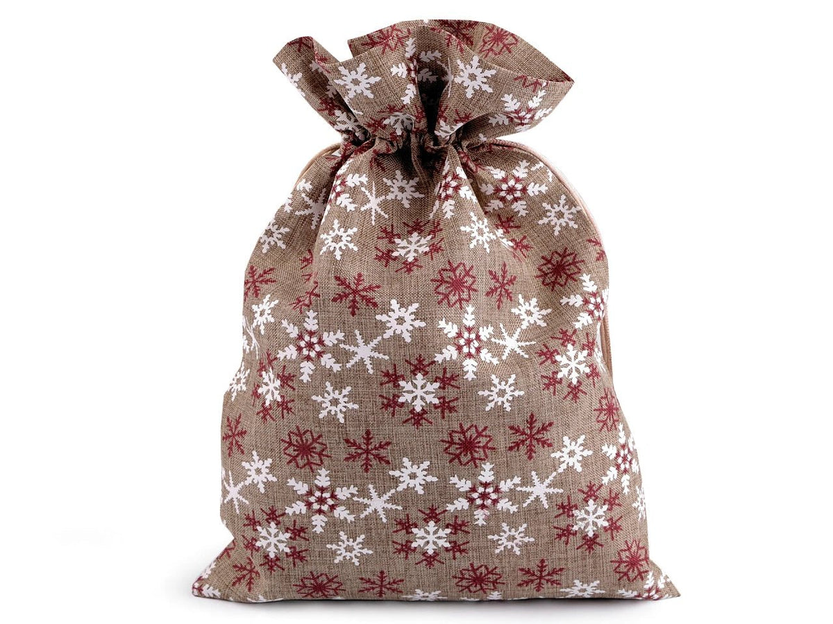 Image of a Christmas gift bag with snowflakes 20 × 30 cm – available online at Šarlotes audumi