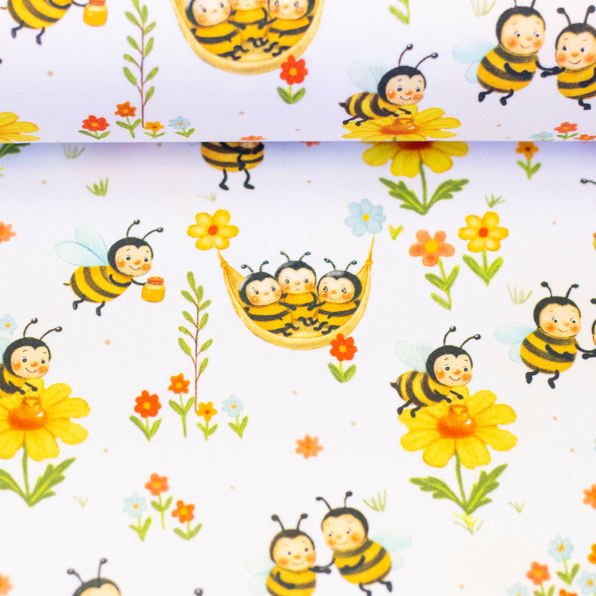 Premium 100% kokvilnas audums-bitītes ziedos