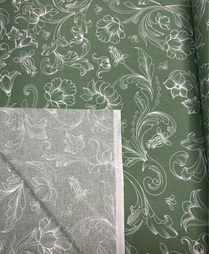 Image avec tissu 100 % coton - ombres florales blanches sur fond vert 125 g/m² – disponible chez Šarlotes audumi