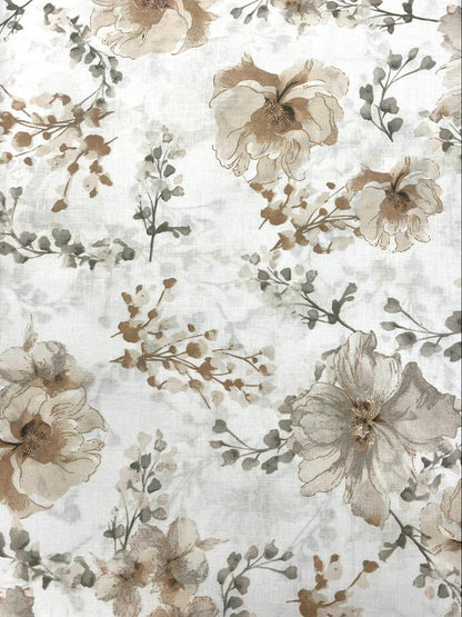 Image de tissu 100 % coton - fleurs blanches 125 g/m² – disponible chez Šarlotes audumi
