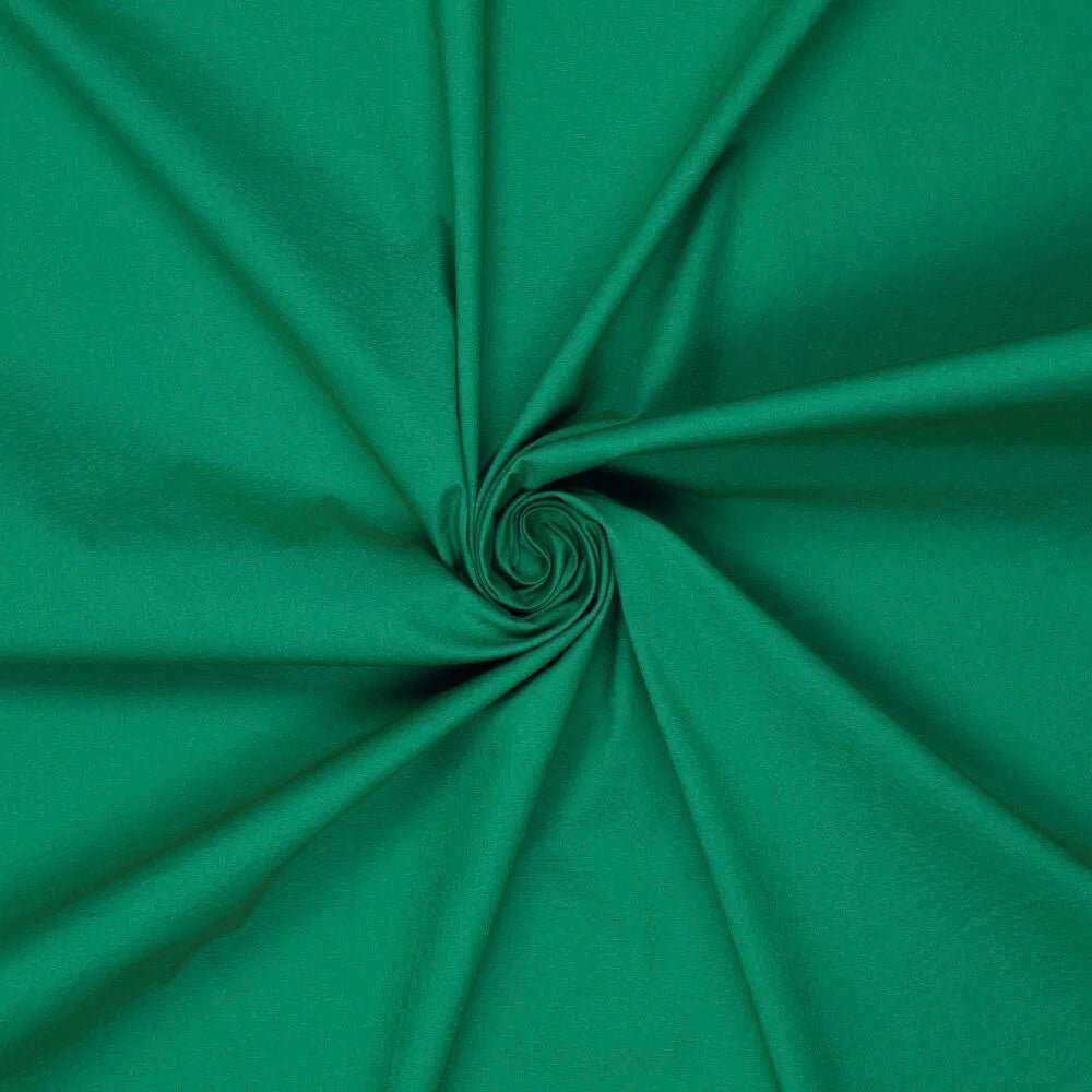 Image avec tissu 100 % coton - vert brillant 125 g/m² – disponible chez Šarlotes audumi