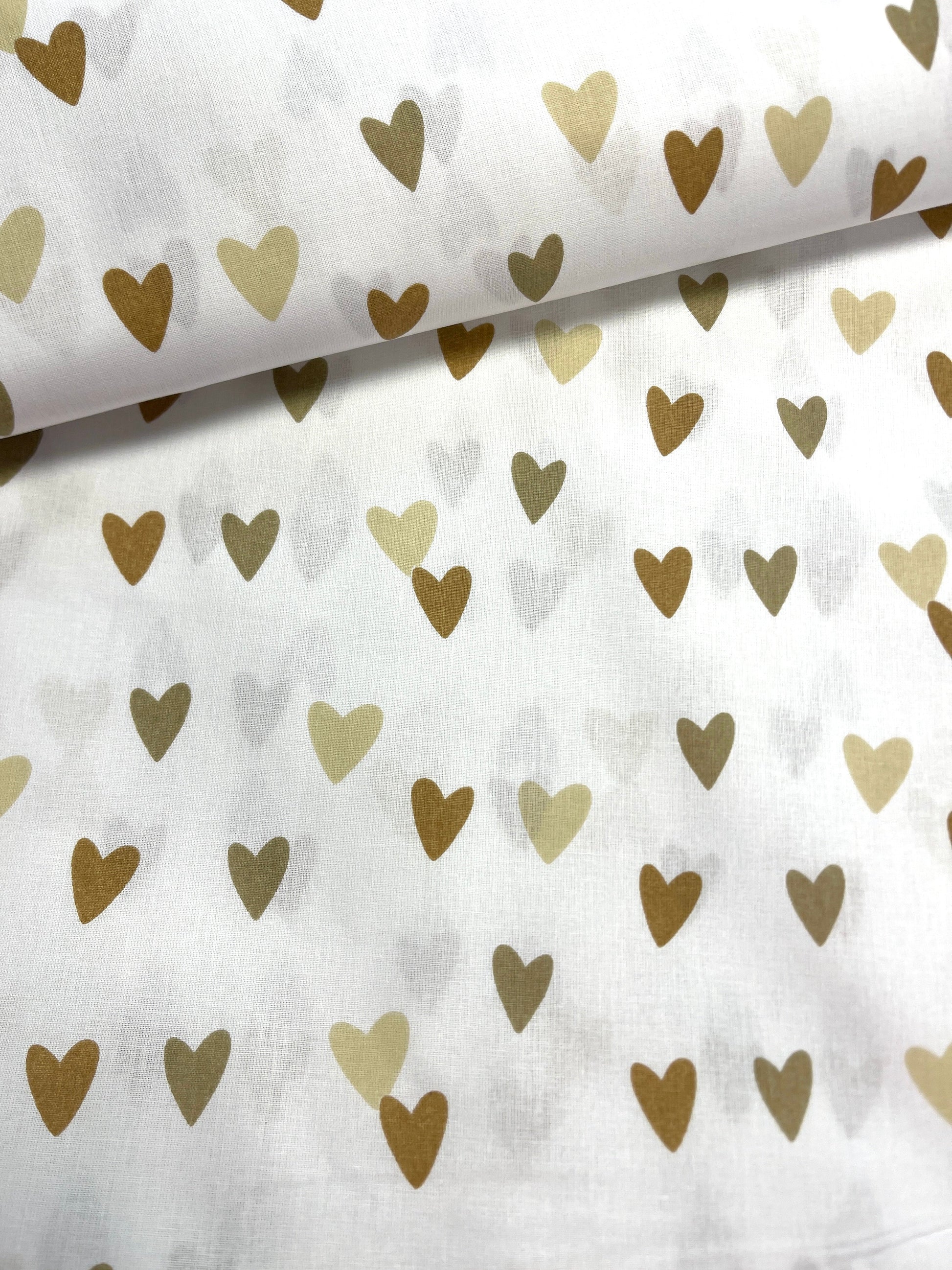 Image avec tissu 100 % coton - cœurs bruns 125 g/m² – disponible chez Šarlotes audumi
