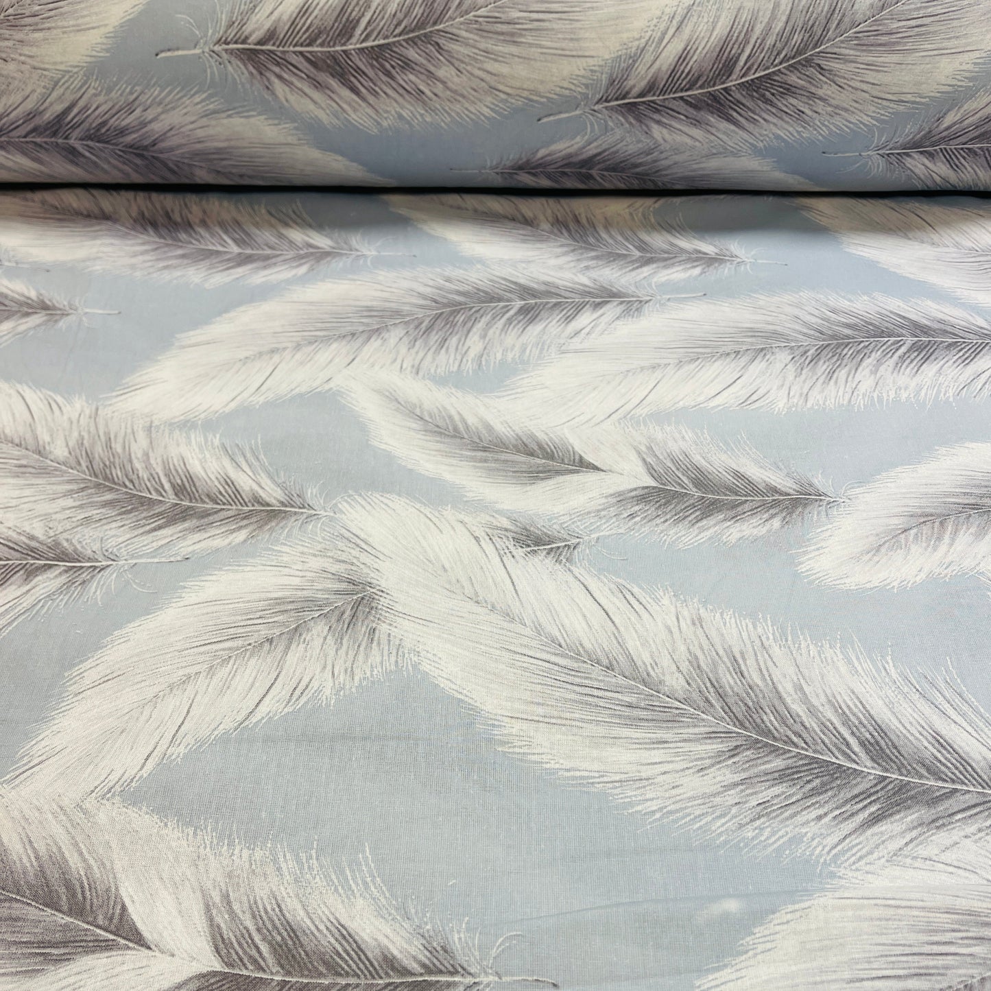 alt
Image with 100% cotton fabric - down 220cm 146 g/m² – available at Charlotte's fabrics