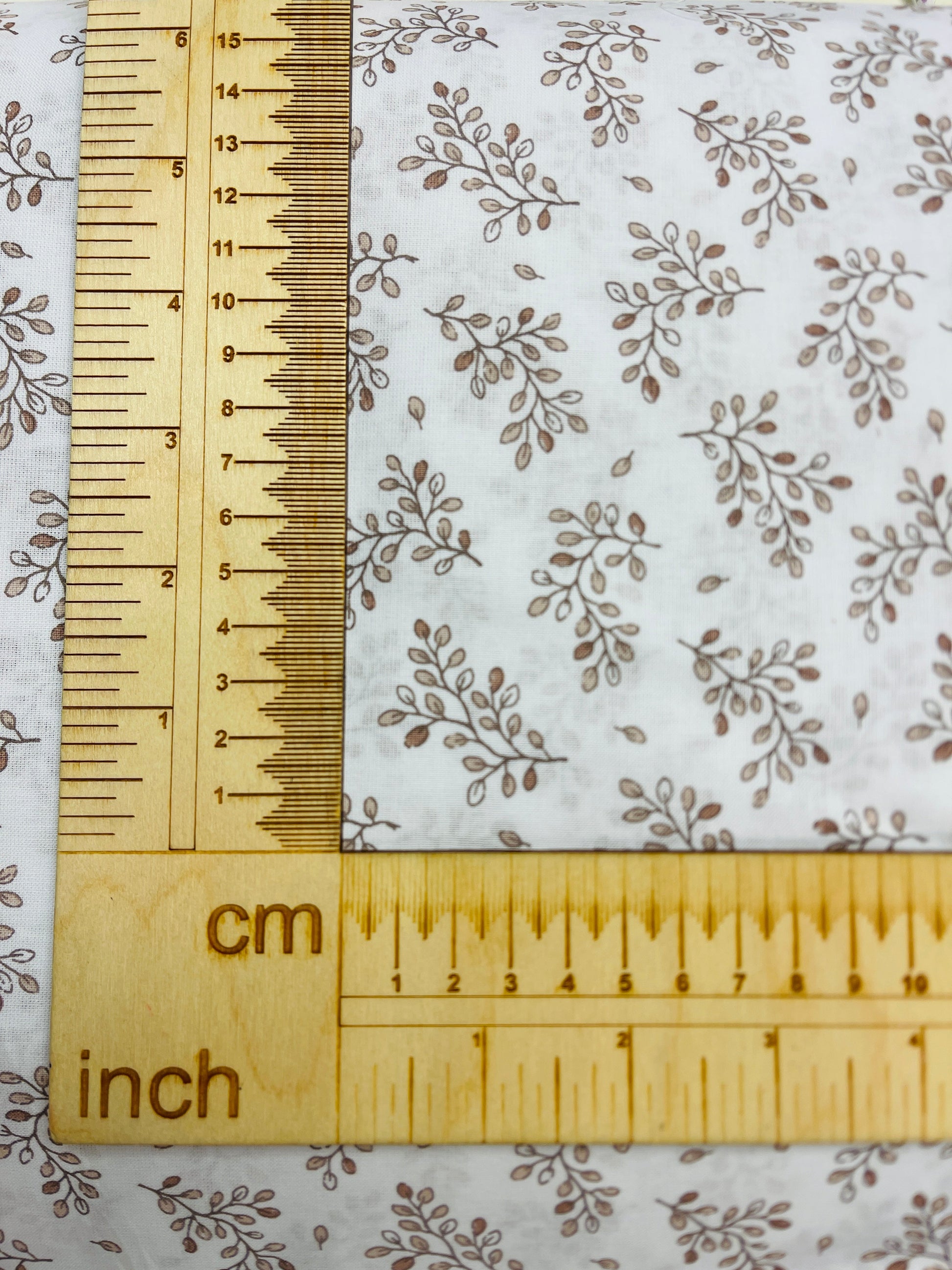 100% Kokvilnas audums - koka zariņi 125 g/m²