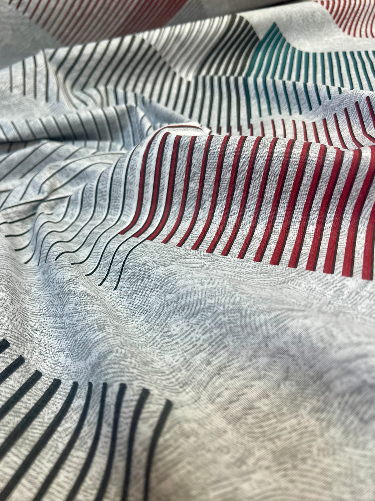 Image of 100% cotton fabric with a checkered line pattern, 220 cm – available online at Charlotte Fabrics