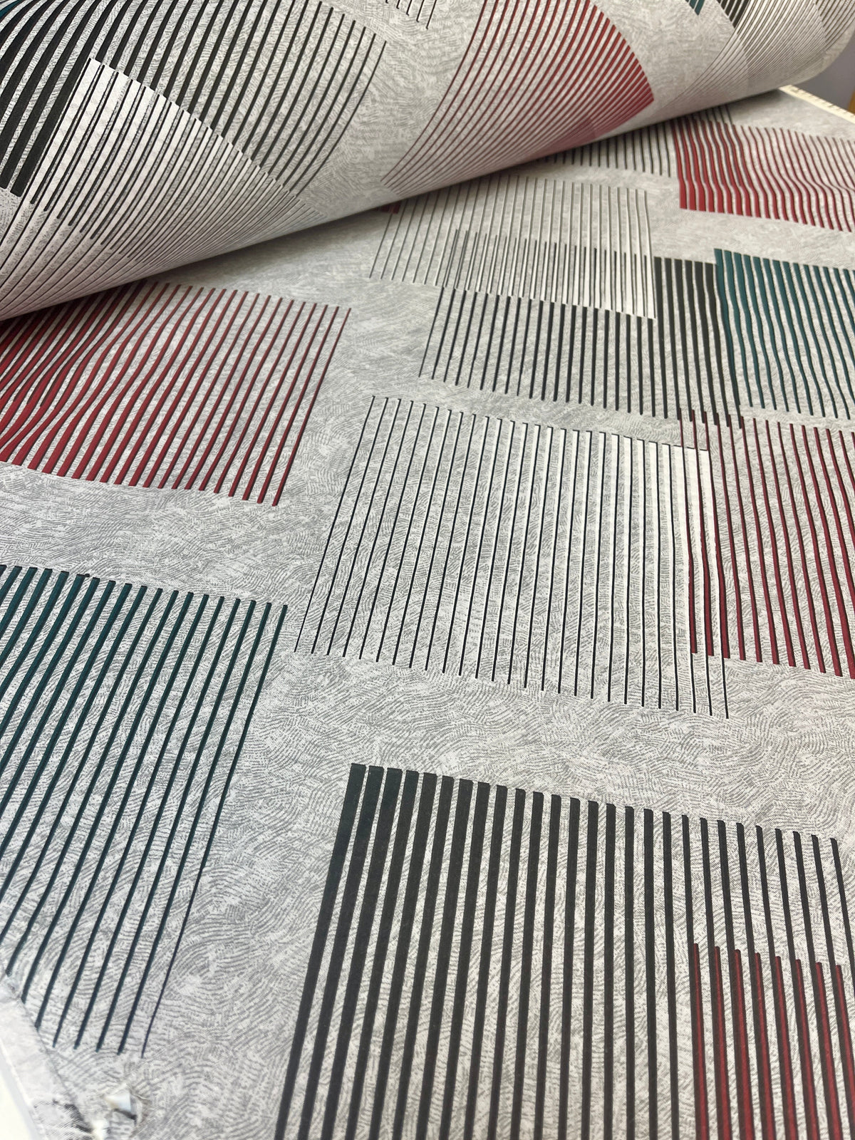Image of 100% cotton fabric with a checkered line pattern, 220 cm – available online at Charlotte Fabrics