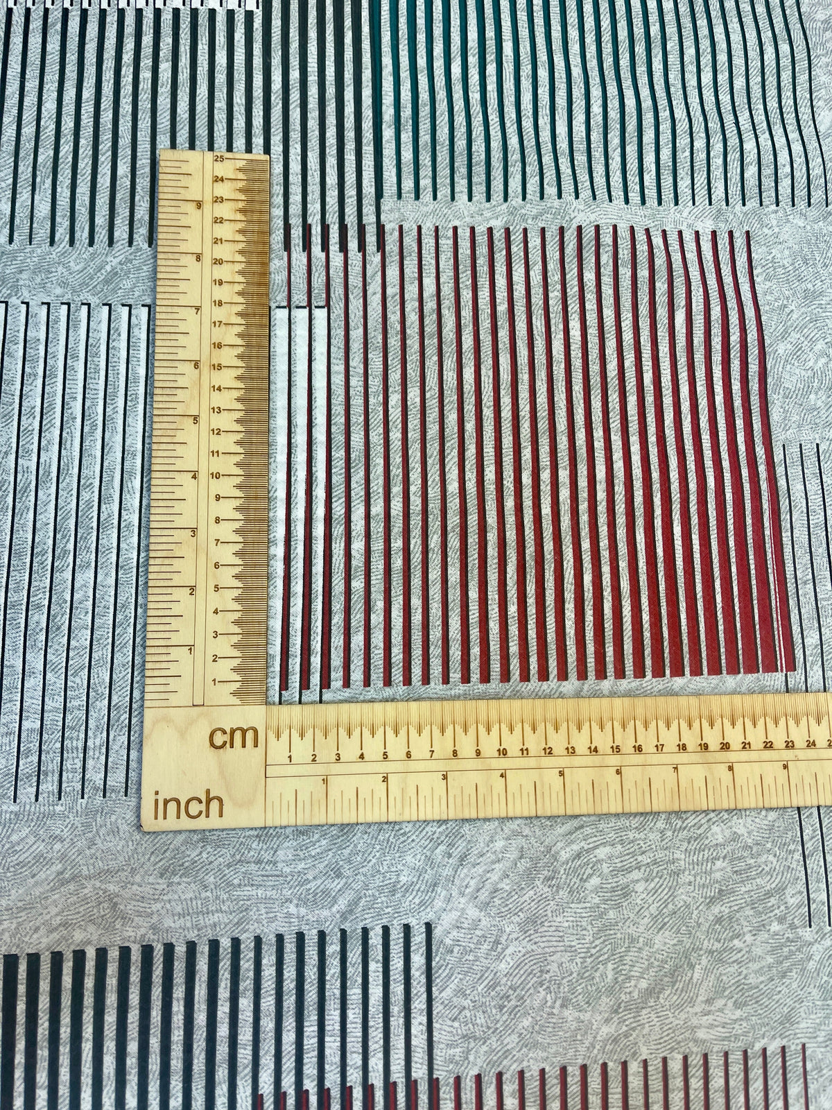 Image of 100% cotton fabric with a checkered line pattern, 220 cm – available online at Charlotte Fabrics