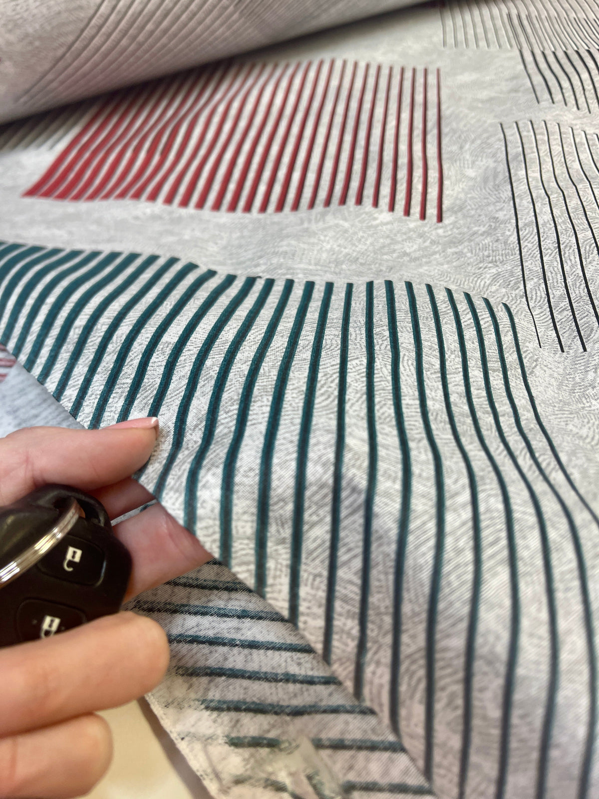 Image of 100% cotton fabric with a checkered line pattern, 220 cm – available online at Charlotte Fabrics