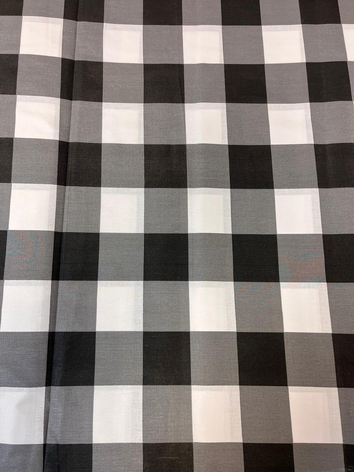 Image de tissu 100 % coton - à carreaux noir et blanc 125 g/m² – disponible chez Šarlotes audumi