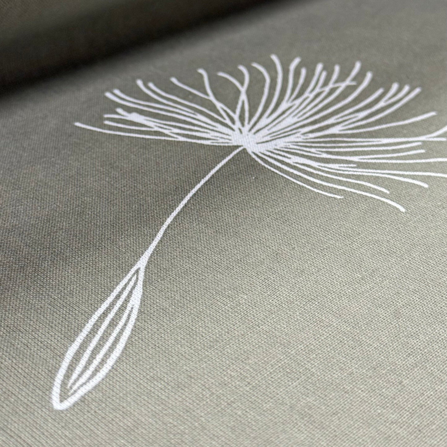 Tissu 100 % coton - duvet de pissenlit 220 cm 146 g/m² – disponible chez Šarlotes audumi