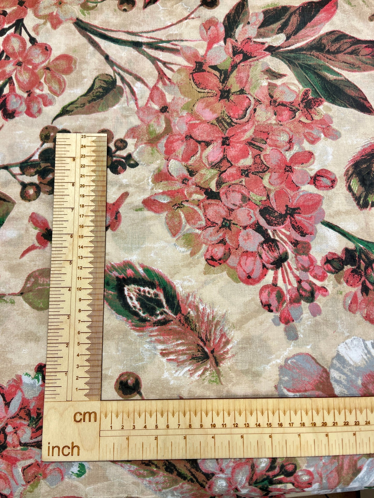 Image of 100% cotton fabric - floral pattern on beige, 125 g/m² – available at Šarlotes audumi