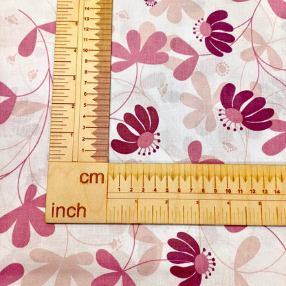 100% Cotton fabric - flowers and leaves on a white background 125 g/m²