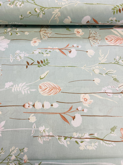 100% cotton fabric - flowers on a soft peppermint background 220 cm 146 g/m²