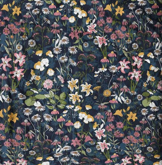 Image of 100% cotton fabric with flowers on a dark background – available online at Šarlotes audumi