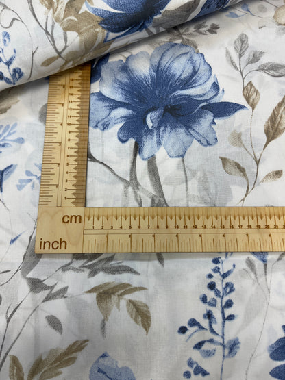 100% Cotton Fabric - blue floral motif on a white background 125 g/m²