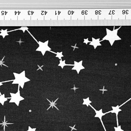 Image en tissu 100 % coton - constellation 125 g/m² – disponible chez Šarlotes audumi