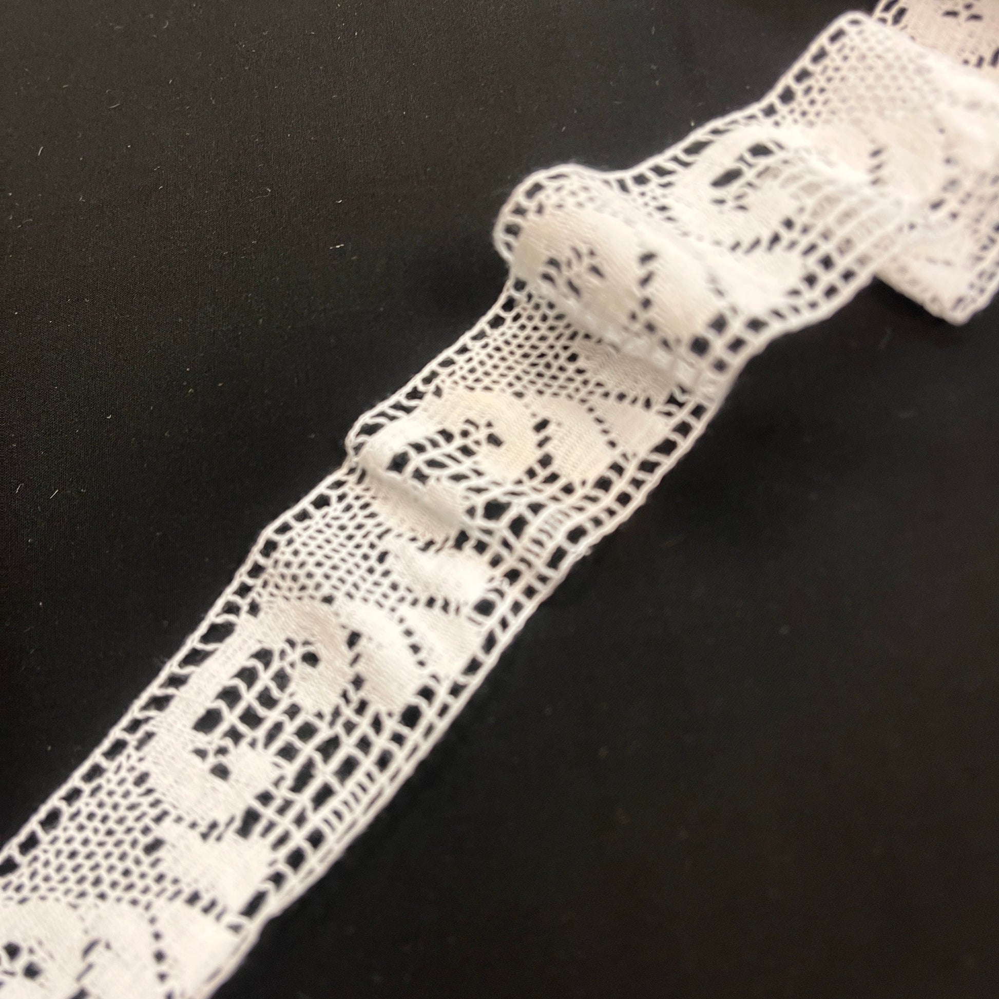 Image with 100% cotton lace - 4 cm white - LV – available at Charlotte’s Fabrics