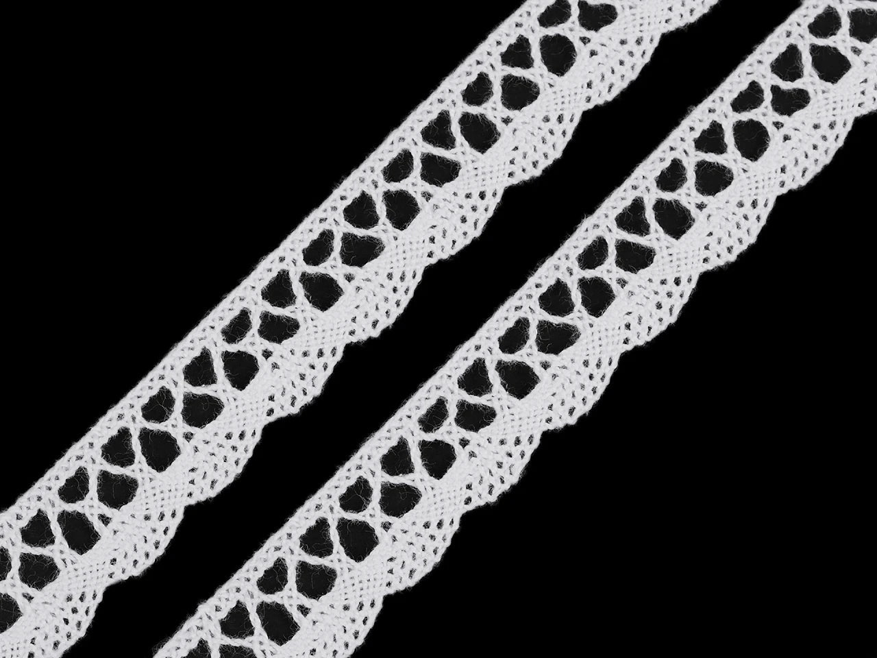 alt
Image with 100% cotton lace|1.8 cm| white – available at Charlotte's fabrics