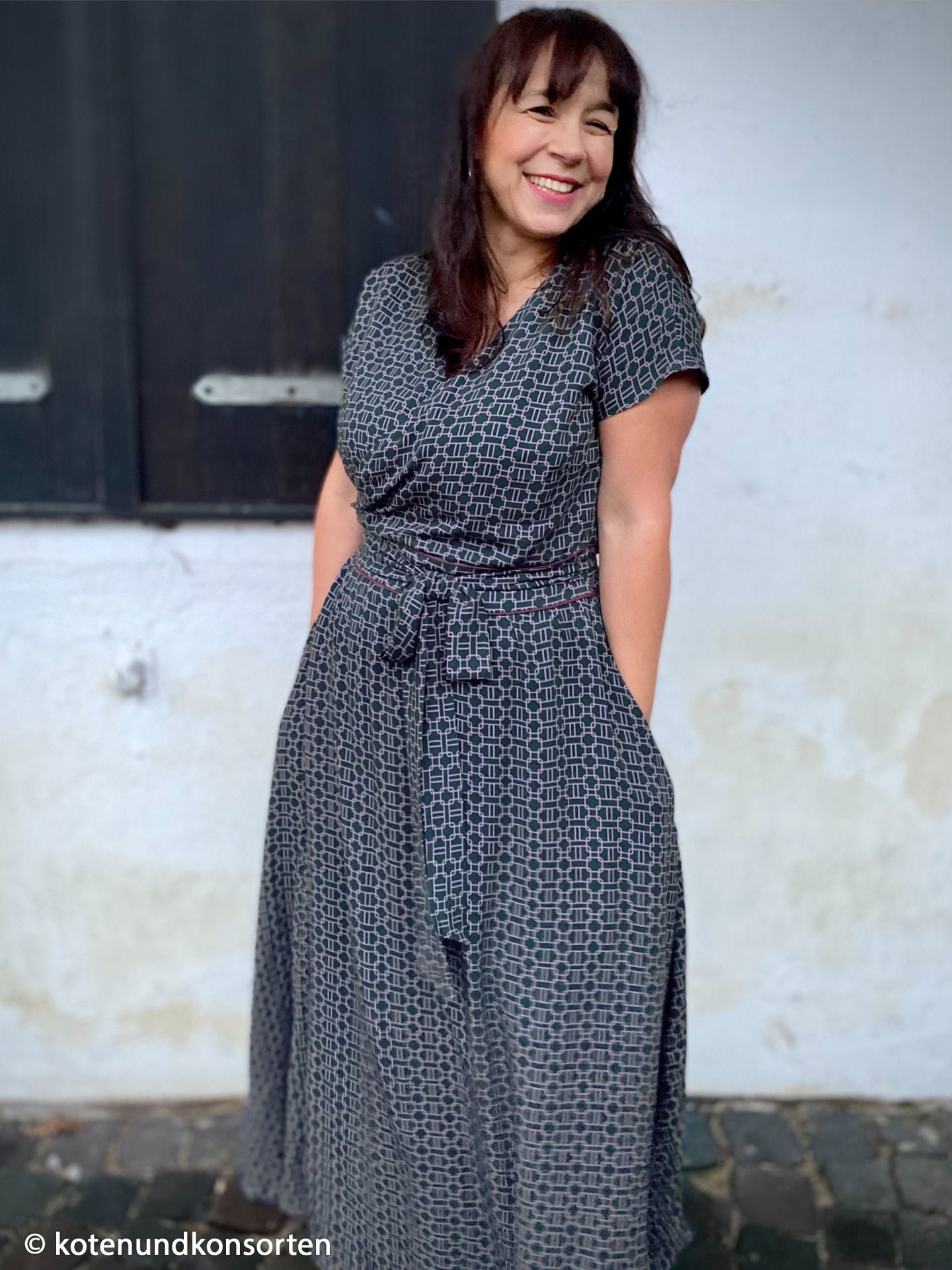 Tissu en viscose 100 % à motif géométrique, 135 g/m² – disponible en ligne chez Šarlotes audumi