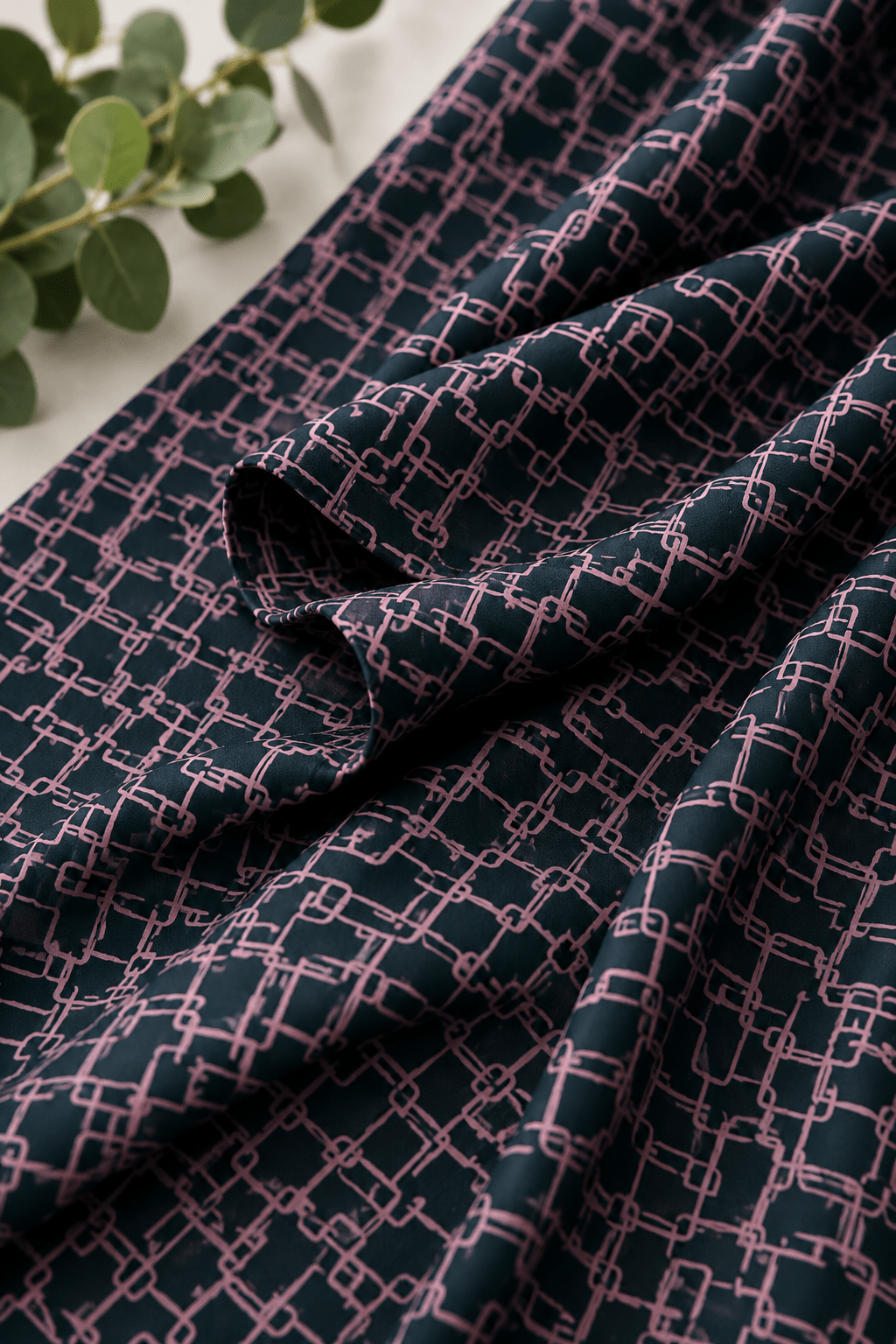 Image d’un tissu géométrique 100 % viscose 135 g/m² – disponible en ligne chez Tissus Charlotte