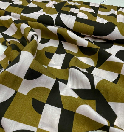100% viscose fabric-khaki, black and white pattern 125 g/m²